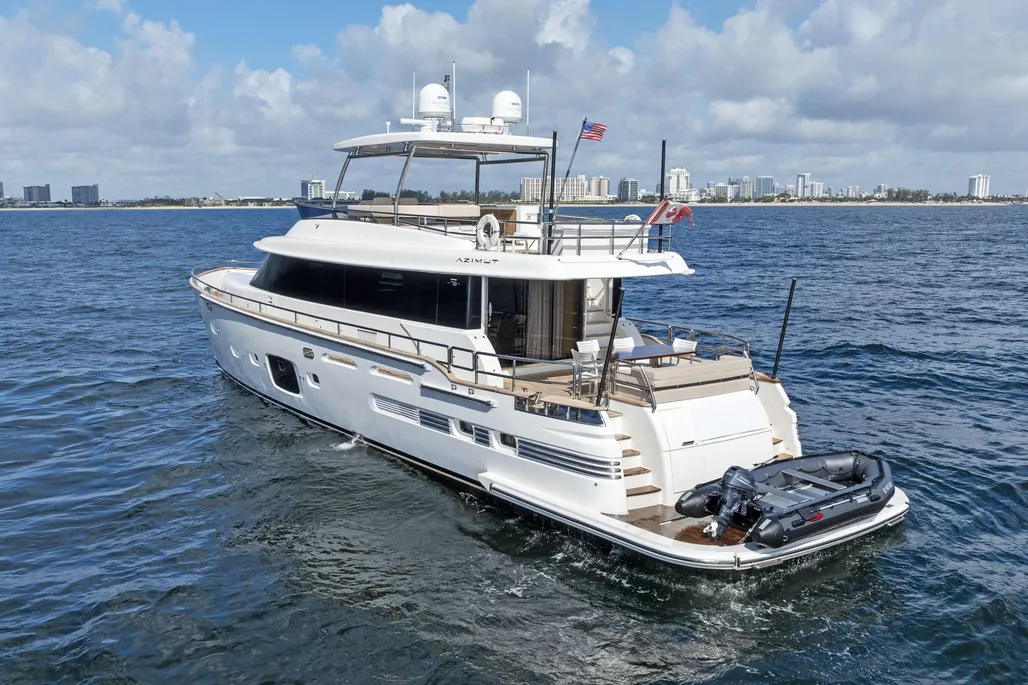 Yacht Photo 12